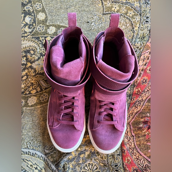 Nike High Top Slip Ons Maroons color with snakeskin detail - Picture 8 of 11